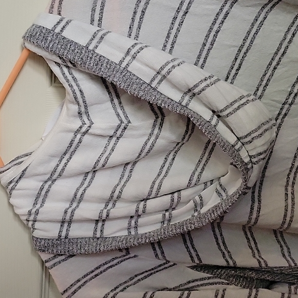 Gray and White zip up hoodie - Picture 4 of 4